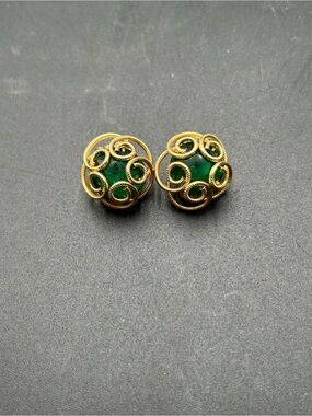 Kramer Gold Filigree Green Stone Women's clip on Earrings